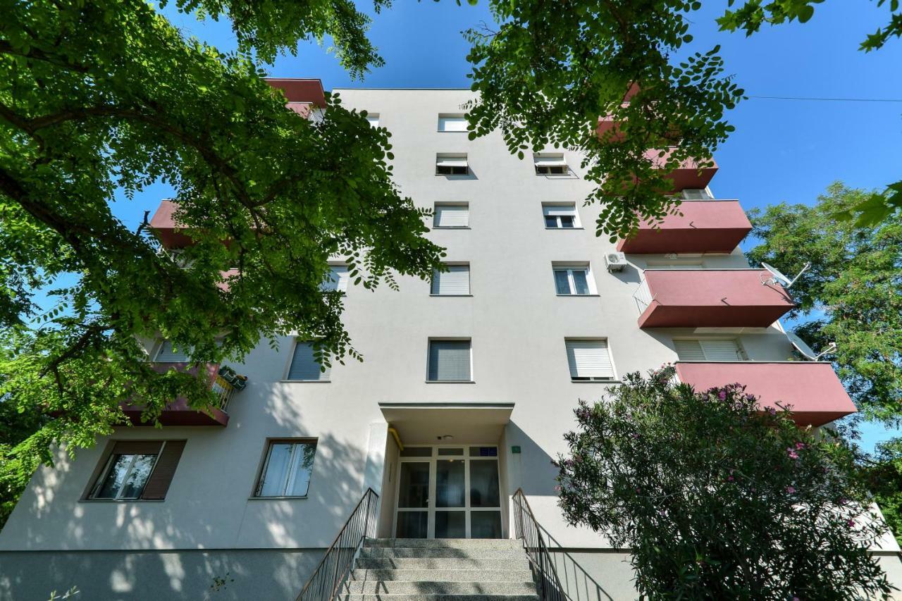 Apartment Vostan 普拉 外观 照片